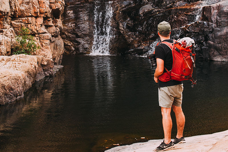 Wanderer findet den Wasserfall